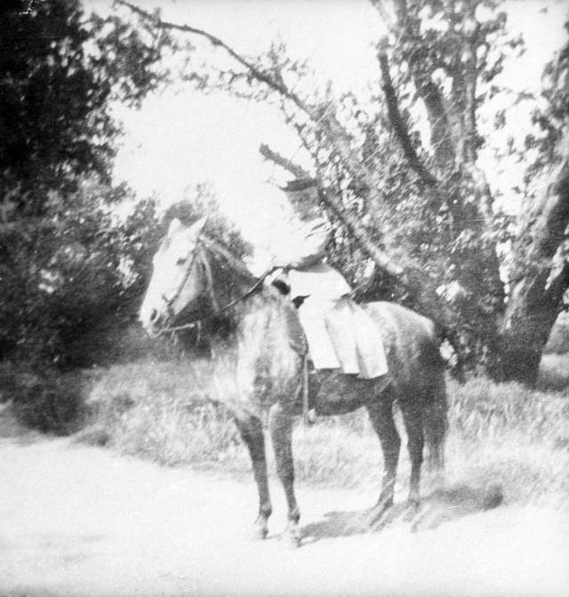 Annie_Bidwell_on_Horseback